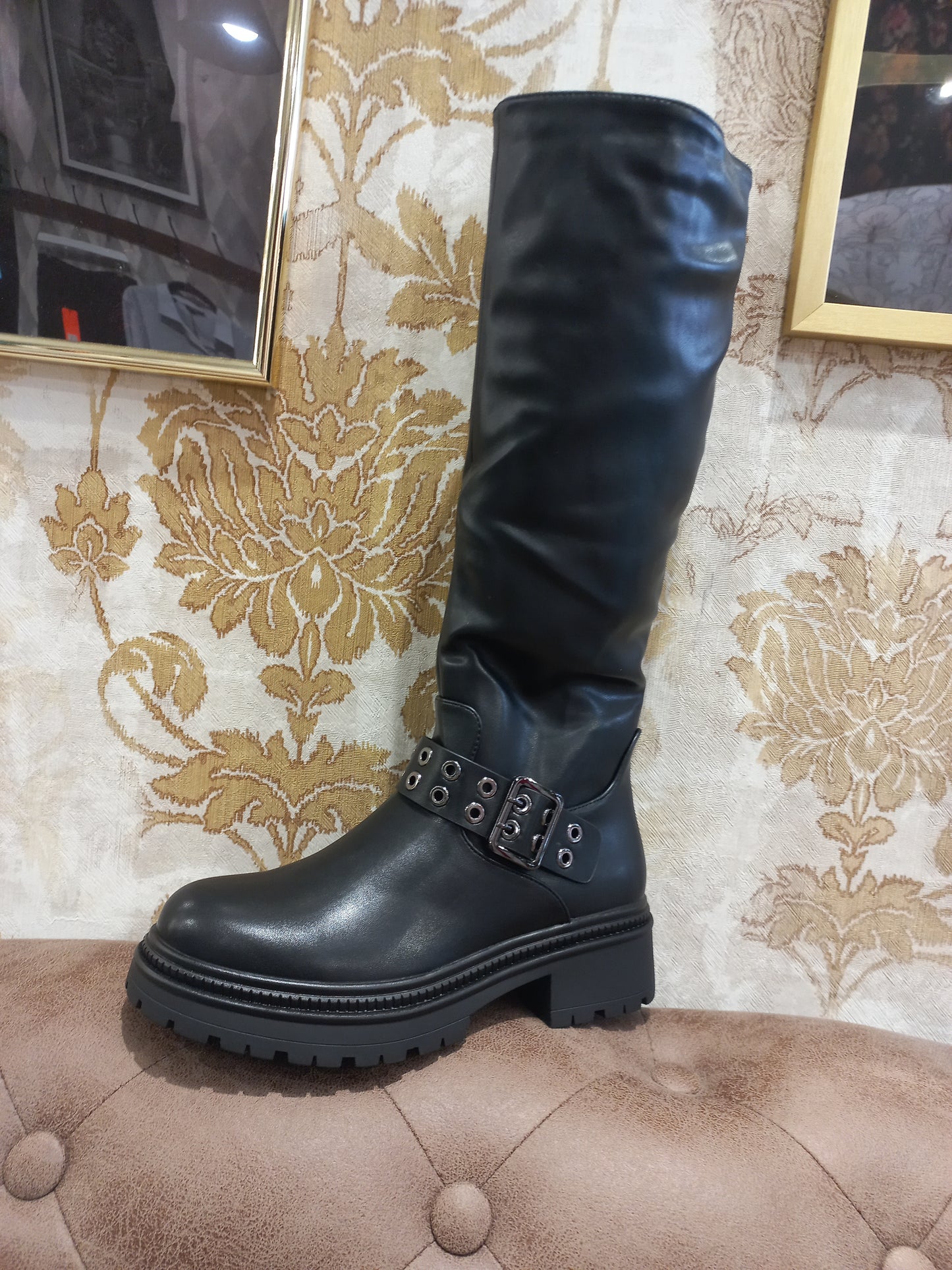 Bota plana caña alta