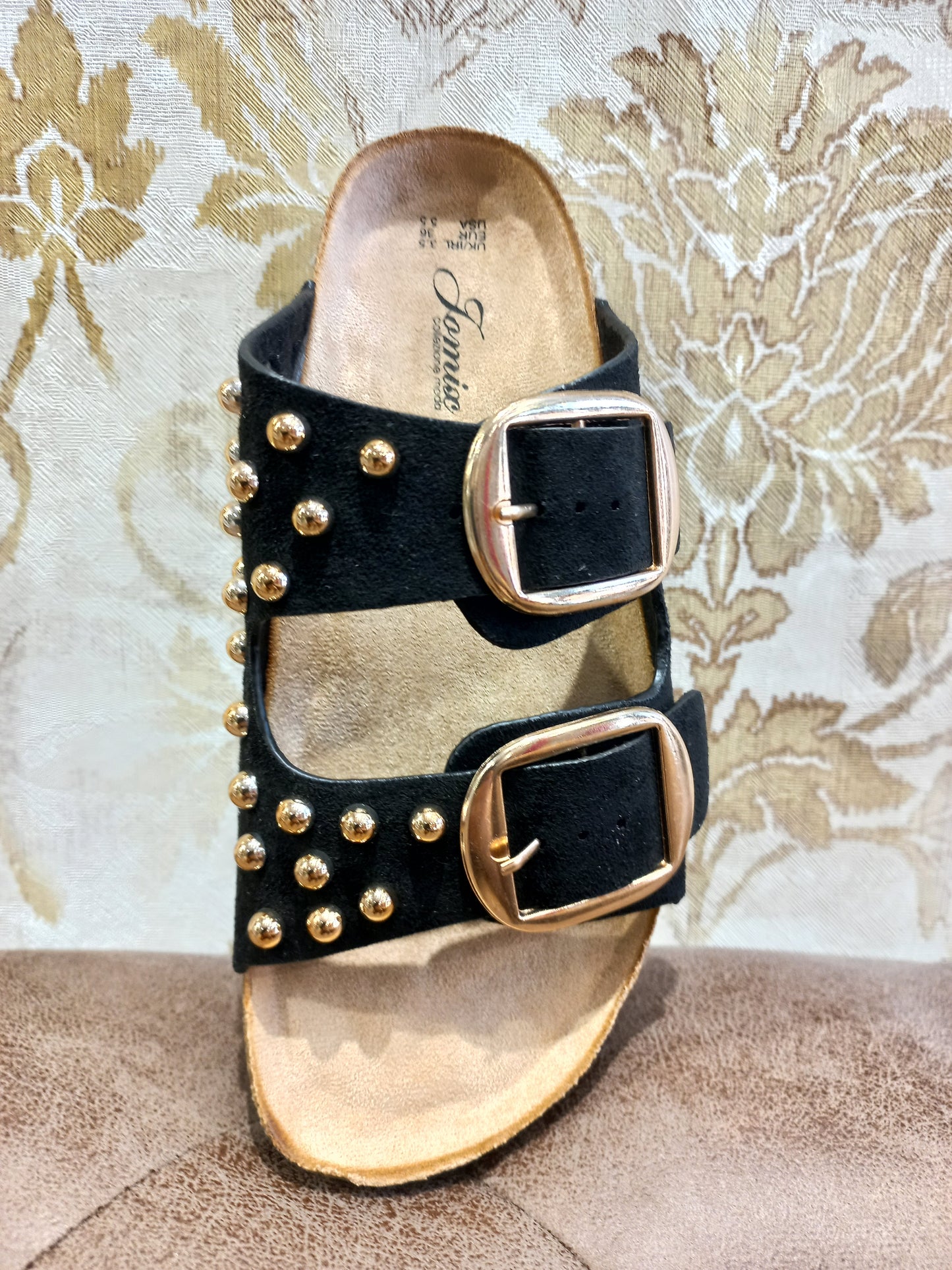 Sandalia tachas