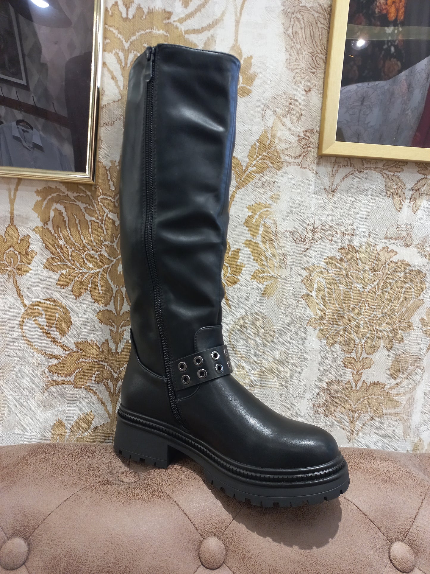 Bota plana caña alta