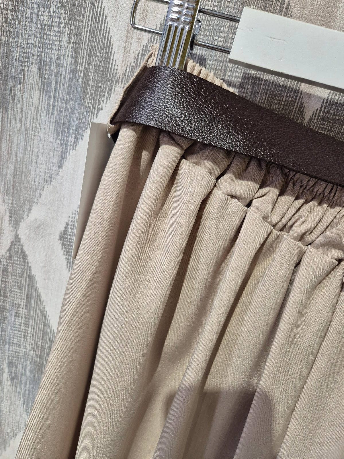 Falda midi