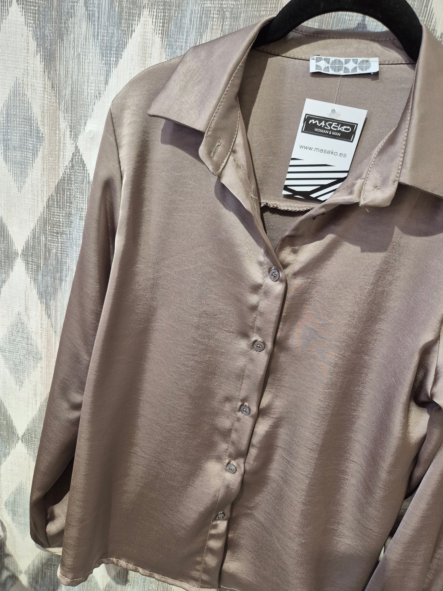 Blusa de satén