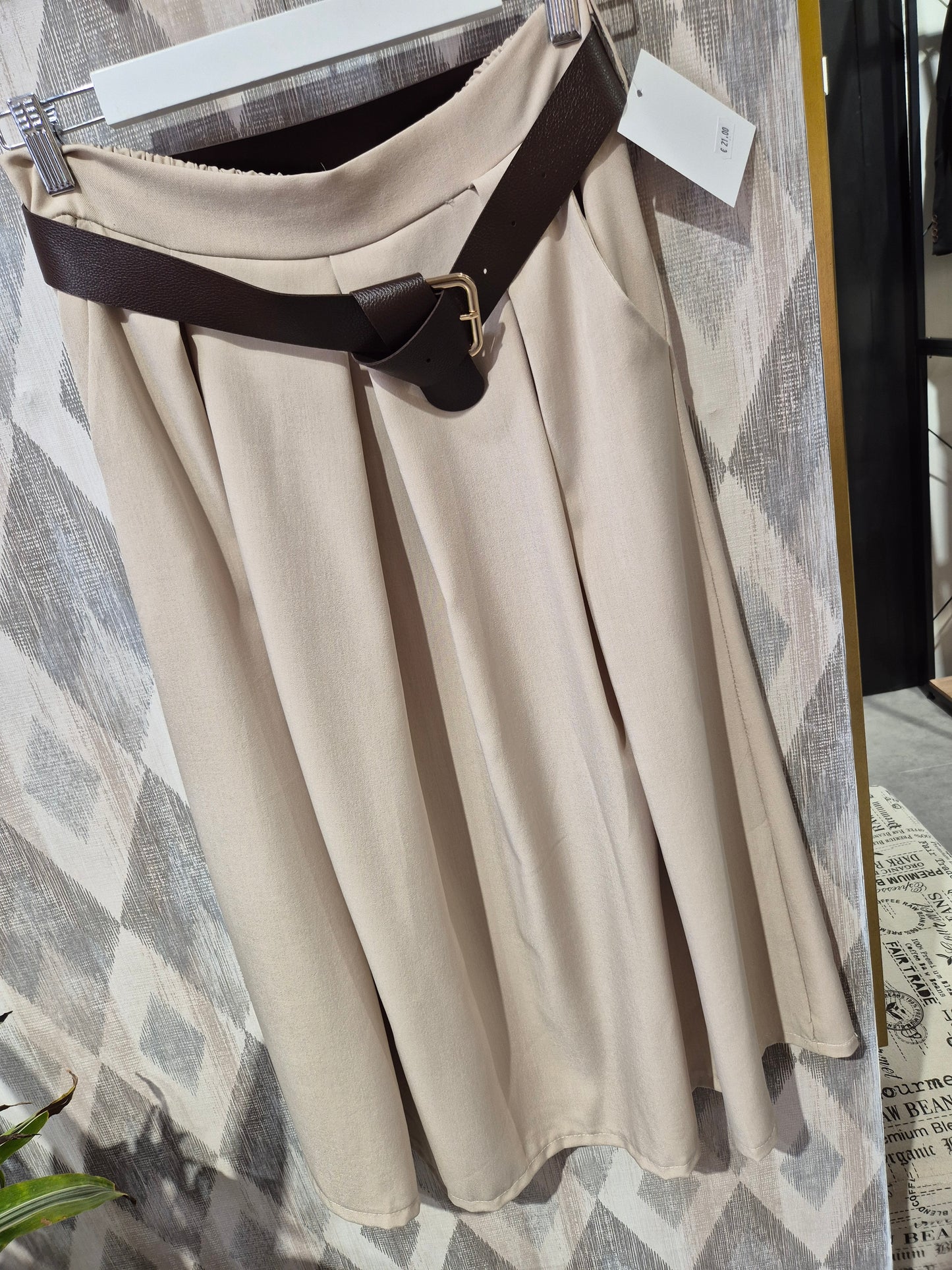 Falda midi