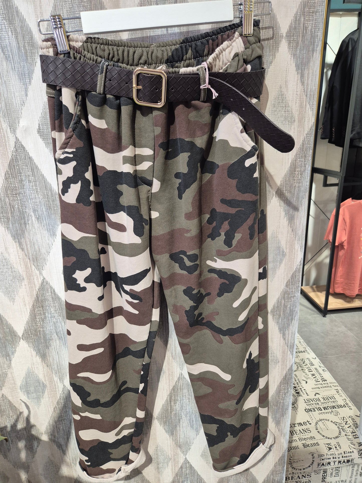 Pantalón jogger camuflaje